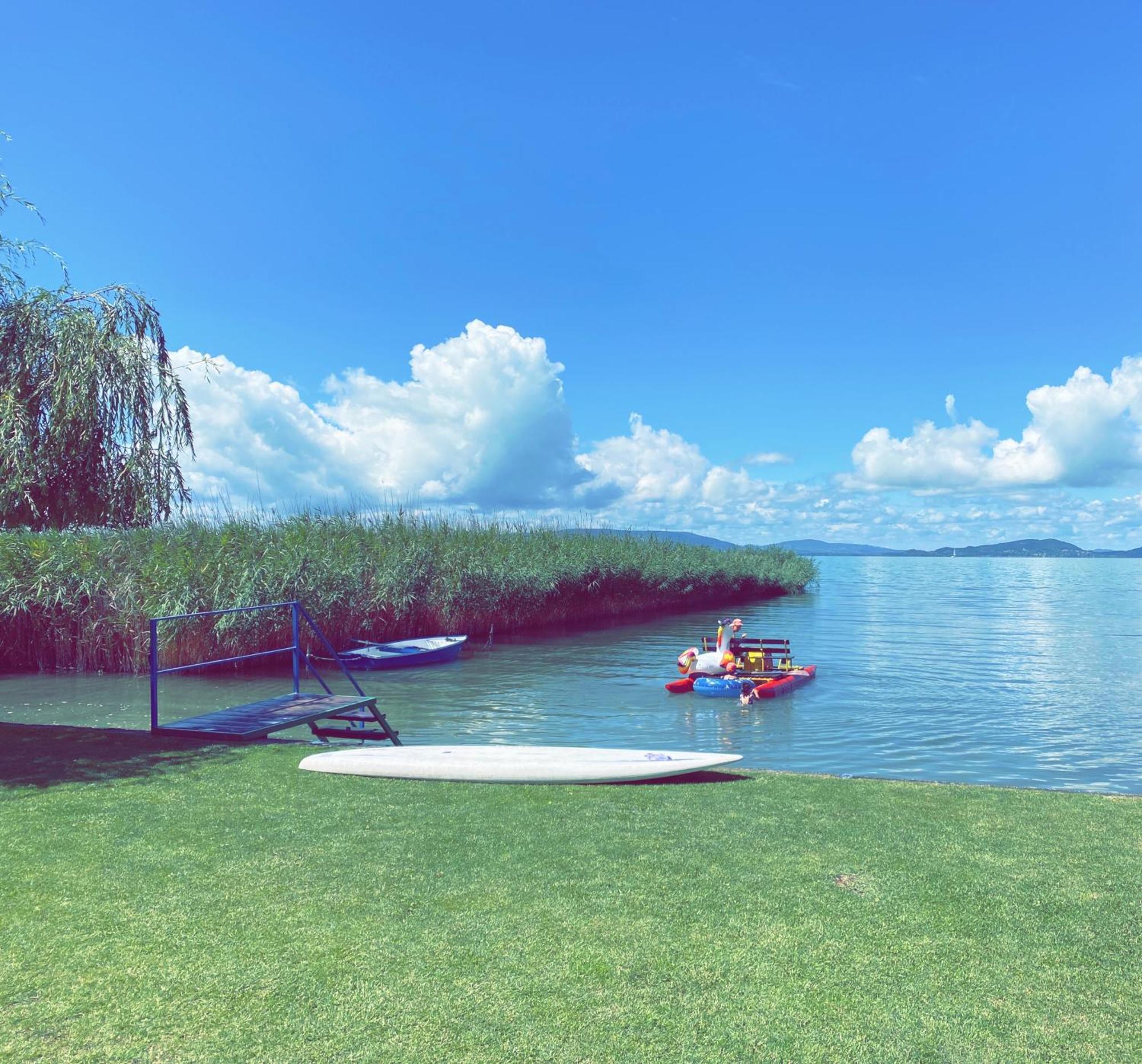 Balaton A Kertben - Balaton In The Garden - Beachfront Houses With Beautiful View, Private Beach Balatonfenyves Exterior photo