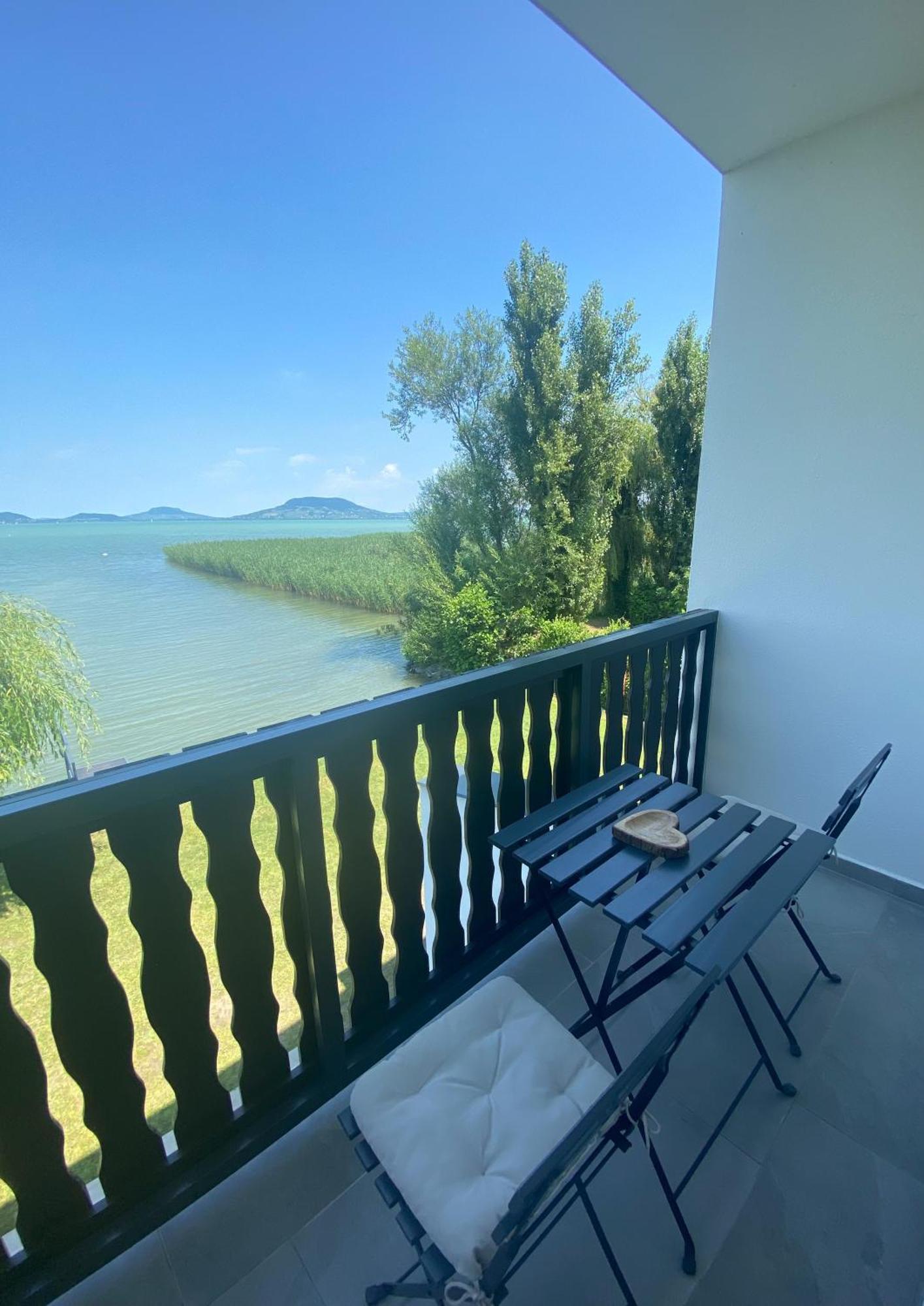 Balaton A Kertben - Balaton In The Garden - Beachfront Houses With Beautiful View, Private Beach Balatonfenyves Exterior photo