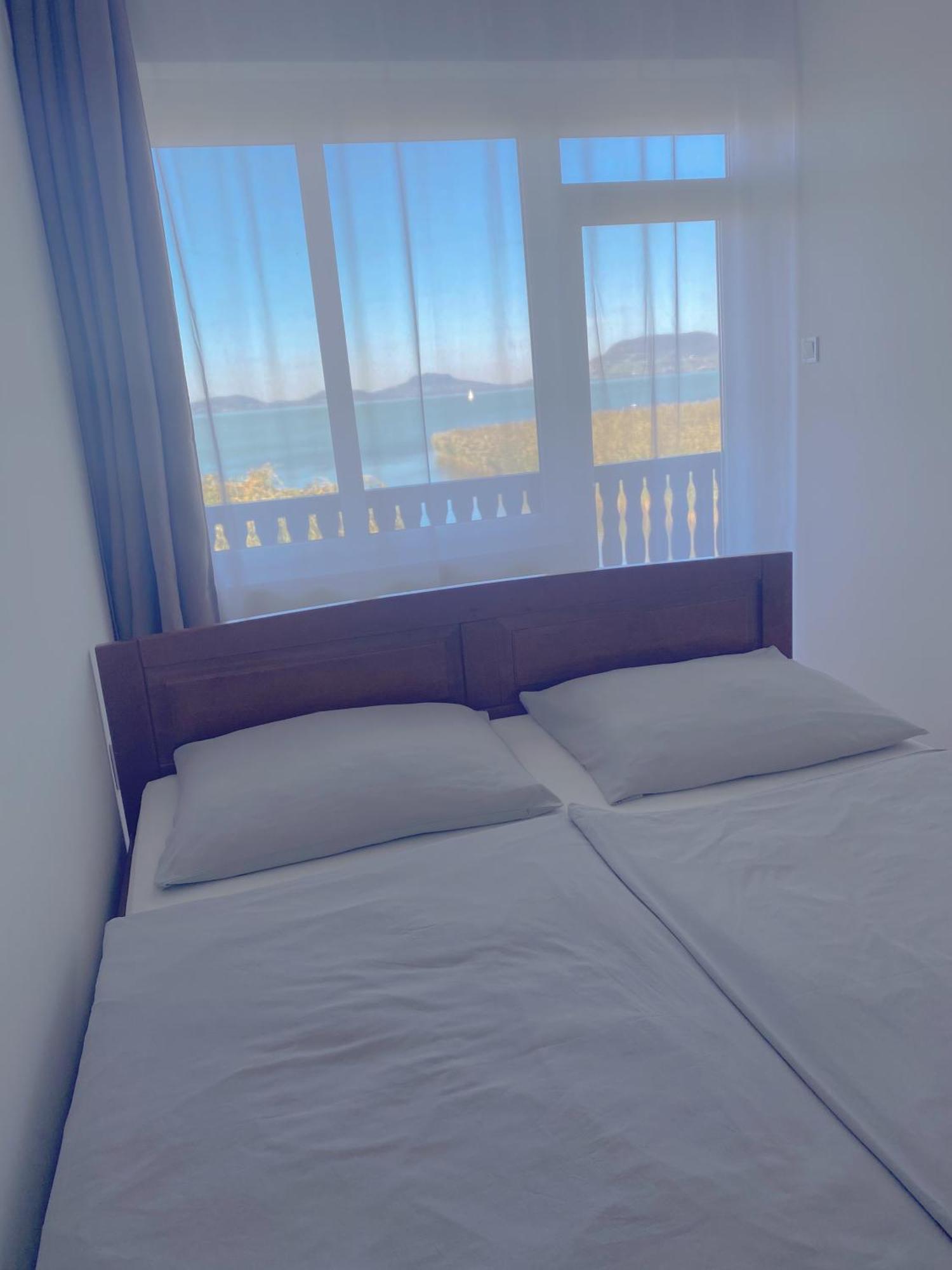 Balaton A Kertben - Balaton In The Garden - Beachfront Houses With Beautiful View, Private Beach Balatonfenyves Exterior photo